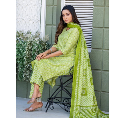 Women's Cotton Blend Printed Kurti With Pant Dupatta Set (Parrot)